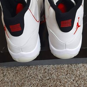 Jordan 11 Platinum tint